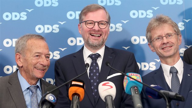 Jaroslav Kubera, Petr Fiala a Milo Vystril na tiskov konferenci ODS k vsledkm druhho kola voleb do Sentu. (13. jna 2018)