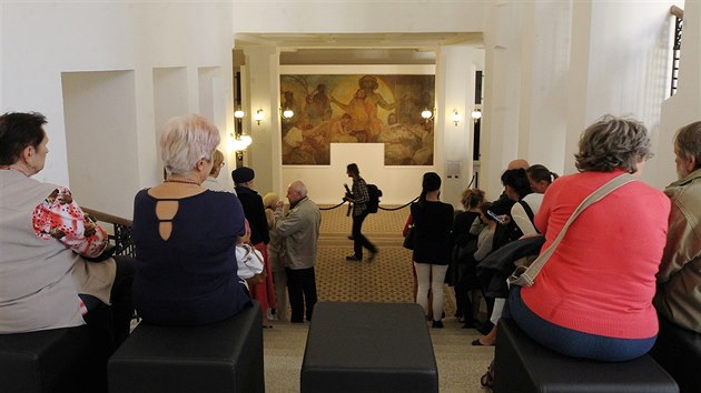 V mosteckm oblastnm muzeu byl odhalen obraz Alfonse Muchy s nzvem Alegorie bohatstv, takzvan Bh Mamon.