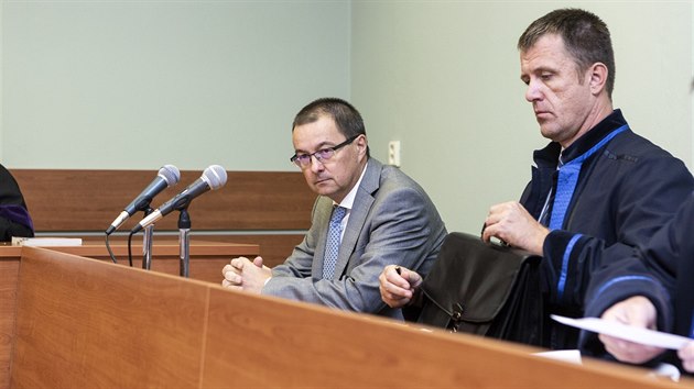Okresn soud v Perov zaal projednvat ppad, ve kterm jsou dva perovt lkai obalovni za zanedbn pe a nsledn smrti pacienta, obalovan lka Stanislav Kalabus (vlevo). (11. jna 2018)