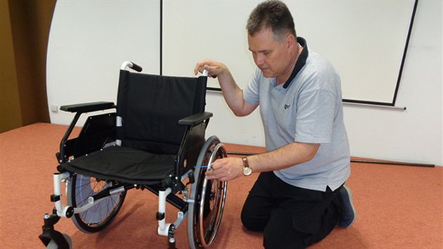 Označit invalidní vozík nebo jízdní kolo, nafotit ho a
zaregistrovat do národního registru forenzního značení REFIZ zabere technikovi přibližně třicet minut