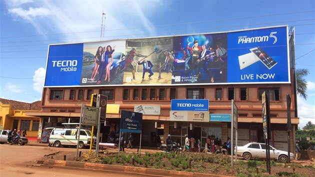 Poutac billboard vrobce Tecno v Ugand