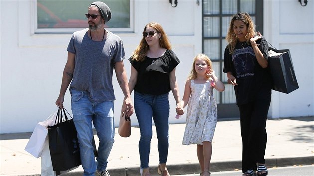 Herečka Amy Adamsová s manželem Darrenem Le Gallo a dcerou Avianou (Beverly Hills, 2. července 2018)