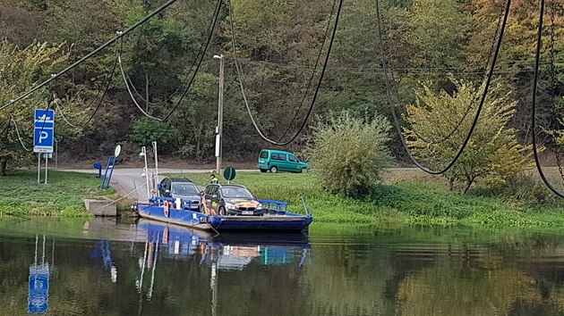 Letos se pevoznci v Darov, kte voz zjemce pes eku Berounku, tm nezastav. Od ledna do konce z jejich slueb vyuilo vce ne 33 tisc lid. (8. 10. 2018)