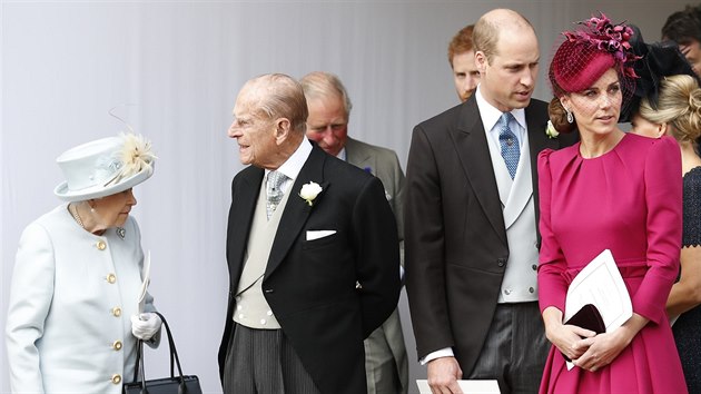 Krlovna Albta II., princ Philip, princ William a vvodkyn Kate na svatb princezny Eugenie a Jacka Brooksbanka (Windsor, 12. jna 2018)