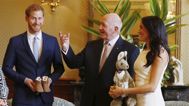 Princ Harry, generln guvernr Austrlie Peter Cosgrove a vvodkyn Meghan (Sydney, 16. jna 2018)