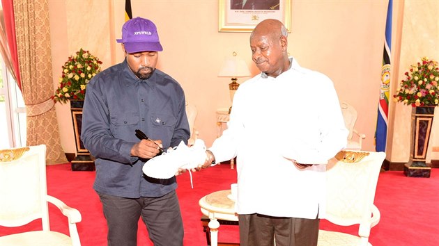 Kanye West a ugandsk prezident Yoweri Museveni (Entebbe, 15. jna 2018)
