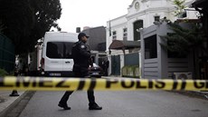 Turecký policista ped rezidencí saúdskoarabského konzula pro Istanbul