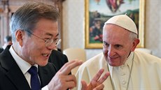 Jihokorejský prezident Mun e-in  pi setkání s papeem Frantikem