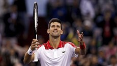 Srbský tenista Novak Djokovi se raduje z postupu do finále turnaje v anghaji.