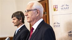 Nov zvolení senátoi Marek Hiler (vlevo) a Jií Draho oznámili vstup do...