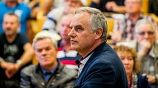 Zastupitelský sál na bud�jovické radnici byl p�i projednávání parkovacích zón...