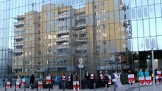 Demonstrace ped budovou Nejvyího soudu ve Varav na protest proti...