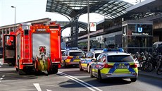 Nmecká policie a hasii ped nádraím v Kolín nad Rýnem (15.10.2018)