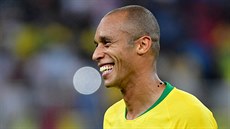 Brazilský fotbalista Miranda se usmívá, rozhodl zápas s Argentinou.