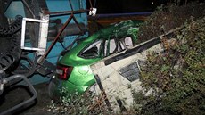 Nehoda osobního auta a kamionu omezila na 6 hodin dopravu na kiovatce Mileta...
