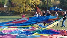 Píprava horkovzduného balonu ped letem