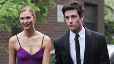 Karlie Klossová a Joshua Kushner (New York, 26. dubna 2016)