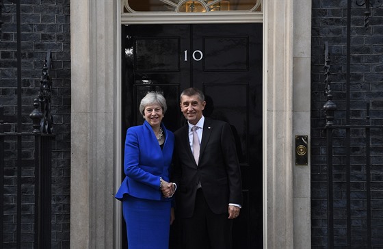 Premiér Andrej Babi se 24. íjna 2018 v Londýn v sídle britských pedsed...