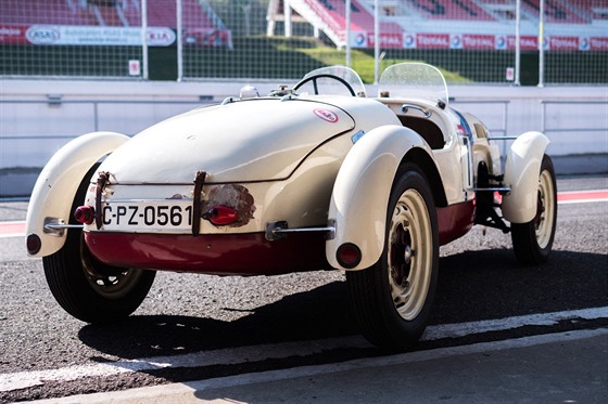 Legendární automobil se tyiadvacetihodinovky v Le Mans úastnil v roce 1949,...