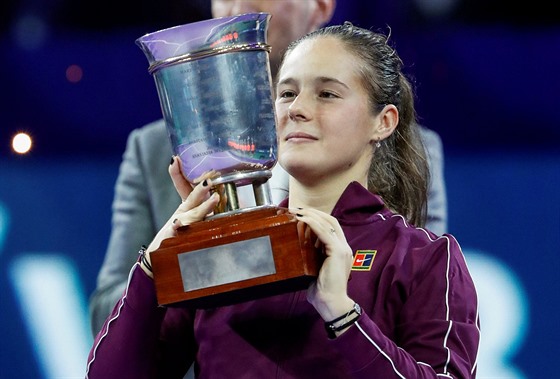 Darja Kasatkinová s trofejí pro vítzku turnaje v Moskv