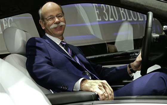 Dieter Zetsche na archivním snímku 2006: tehdy uvádl luxusní SUV GL, pozdji...