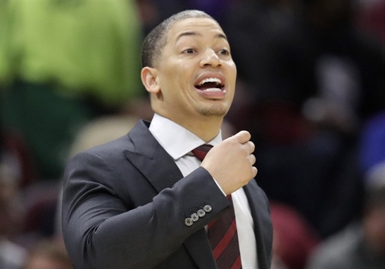 Tyronn Lue se pokouí reírovat Cleveland i bez LeBrona Jamese, k výhe vak...