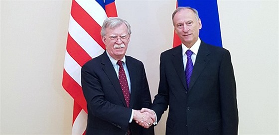 Bezpenostní poradce amerického prezidenta John Bolton a éf ruské bezpenostní...