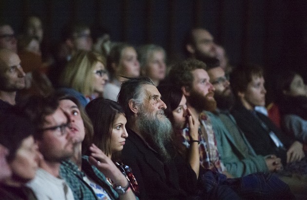 Za vulgarity v hospodě komunisté písničkáře zavřeli. Perzekuce, míní Blažek