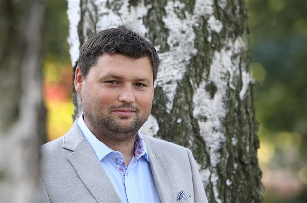 Fotbal má lepší image a láká bohaté, míní šéf Ústeckého kraje. Jen ta agresivita...
