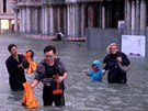 Silný vítr a dé suují Itálii. V Benátkách hladina vody pesáhla 150...