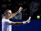 výcarský tenista Roger Federer hraje bekhendový volej ve finále turnaje v...