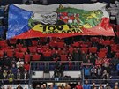 Vítkovití fanouci rozvinuli bhem zápasu s Pardubicemi transparent na oslavu...