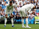 Raphael Varane (vlevo) a Sergio Ramos, stopei Realu Madrid, po inkasovan...