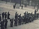 Maartí vojáci bhem obléhání Prahy. Snímek ze 14. íjna 1918 zachycuje...