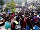 Tisíce migrant v honduraském mst Santa Rosa de Copan (14. íjna 2018)