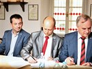 Podpis koali�n� smlouvy 24. ��jna 2018 v �esk�ch Bud�jovic�ch. Zleva Viktor...