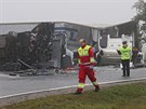 Nehoda autobusu a kamionu u Vysok�ch Studnic na Jihlavsku.