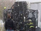 Nehoda autobusu a kamionu u Vysok�ch Studnic na Jihlavsku.