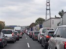 Dopravu na patnáctém kilometru dálnice D1 ve smru na Brno komplikoval poár...