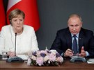 Nmecká kancléka Angela Merkelová a ruský prezident Vladimir Putin na...