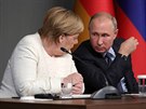 Nmecká kancléka Angela Merkelová a ruský prezident Vladimir Putin na...