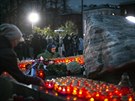 Tisíce lidí pily ped sídlo ruské tajné sluby v Moskv, aby uctily památku...
