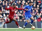 Victor Camarasa vede mí ped liverpoolským  Georginiem Wijnalduminem.