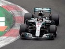 Lewis Hamilton jede na okruhu bhem kvalifikace na Velkou cenu Mexika