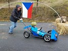 Lukovská jizva: ílený závod vozítek vyrobených z harampádí