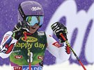 Francouzská lyaka Tessa Worleyová v cíli obího slalomu v Söldenu