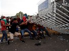 Skupina migrant se poprala s policisty na hranici Mexika s Guatemalou