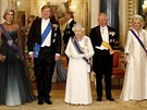 Nizozemská královna Máxima, král Willém-Alexander, britská královna Albta...