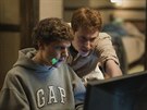 Jesse Eisenberg a Joseph Mazzello ve filmu The Social Network (2010)