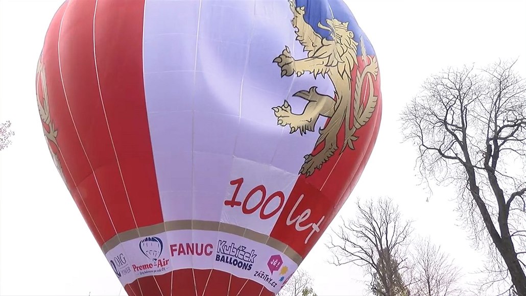 Vzlet balonu k příležitosti oslav vzniku republiky zhatilo špatné počasí -  iDNES.cz